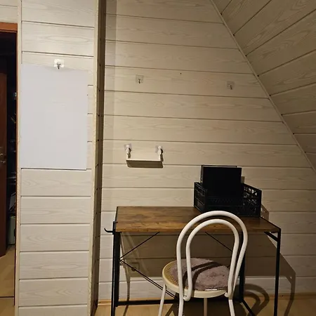 Furnished Private In A Row House 홈스테이 *